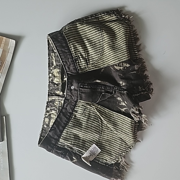 EUC Free People Geometric Distressed Shorts Festival - Picture 7 of 8